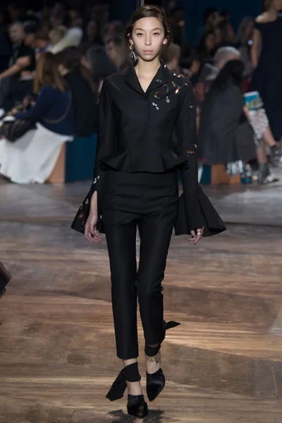 Look 48